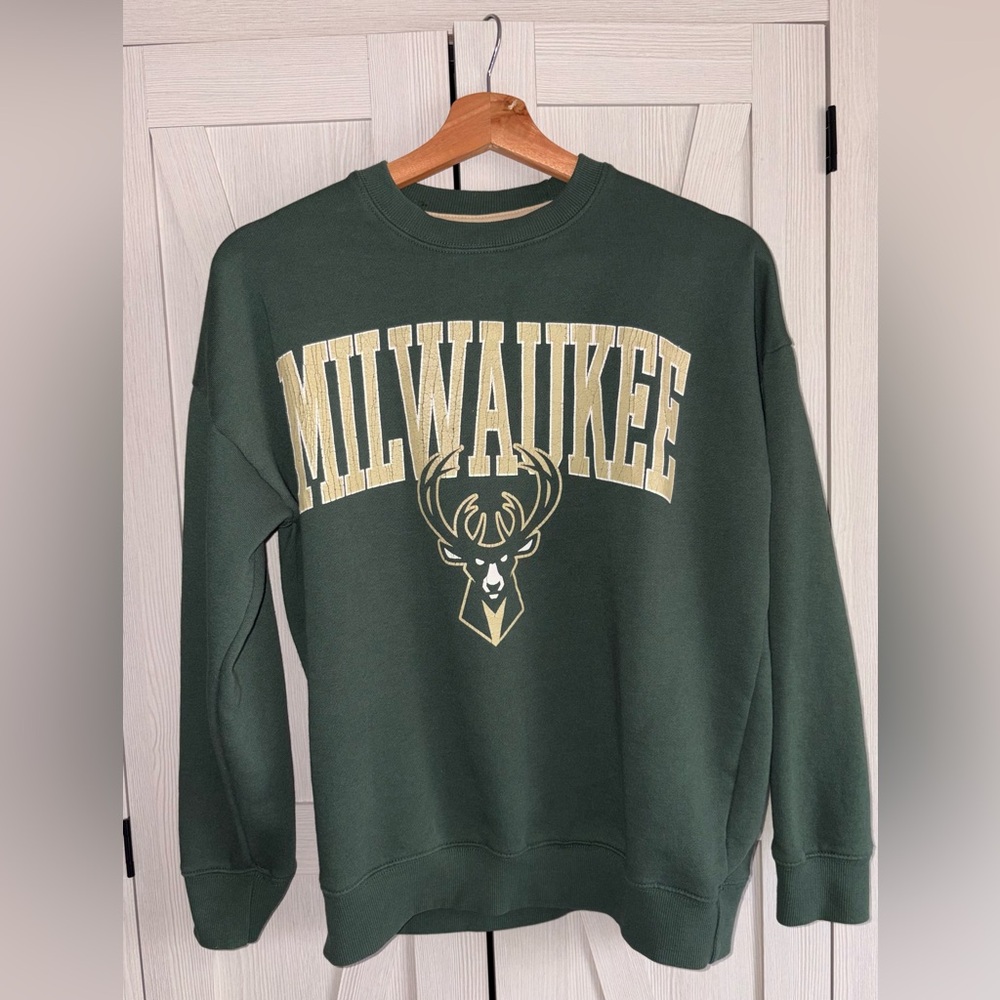 Milwaukee Bucks Green Crewneck Sweater